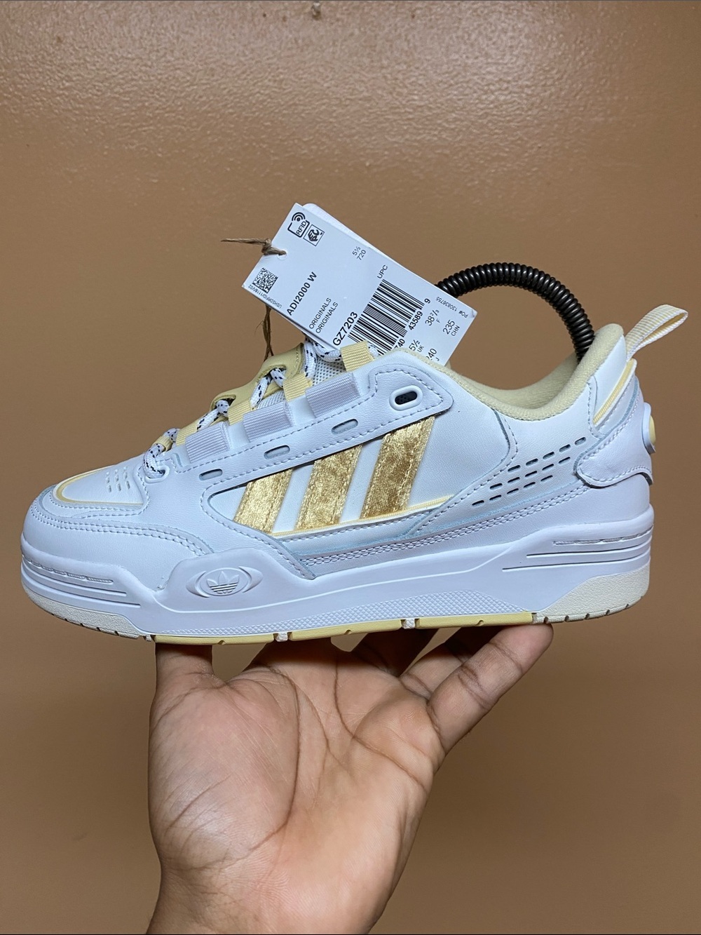 Adidas ADI2000 Women's Sneakers "White Almost Yellow Velvet" Size 7 GZ7203 - Picture 6 of 17